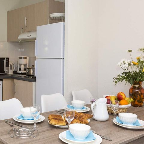 HOUSE 4 people - 2-room maisonette sleeps 4