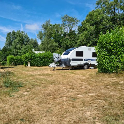 EMPLACEMENT - Caravane sans électricité + véhicule