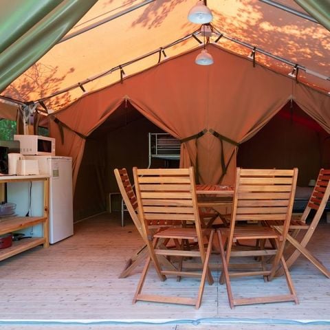 Tent 5 personen - FREE FLOWER zonder sanitair of watervoorziening