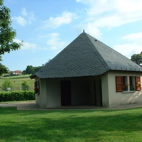 Camping L'Etang Aux Hirondelles - Camping Cantal - Image N°2