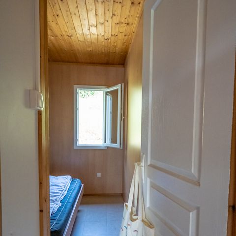 Chalet 6 personen - Comfort 26m² (2 kamers) + overdekt terras 6m² met uitzicht op het meer