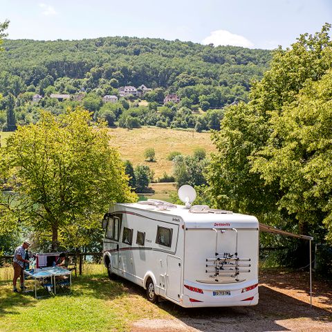 PARZELLE - Pauschale Privilegierter Seeblick (Wohnwagen oder Wohnmobil / 1 Auto / Strom )