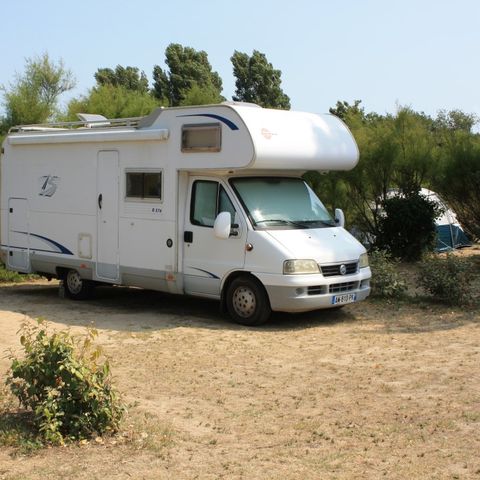 EMPLACEMENT - Forfait Confort : tente, caravane ou camping-car / 1 voiture / électricité