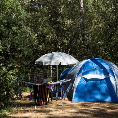 EMPLACEMENT - Forfait Confort : tente, caravane ou camping-car / 1 voiture / électricité