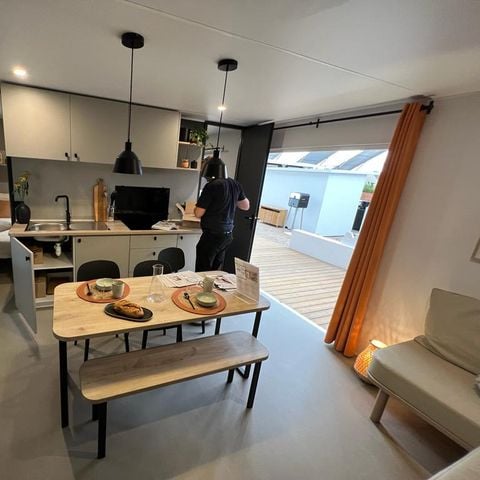 Stacaravan 4 personen - Comfort 32m² (2 kamers) inclusief overdekt terras + TV + BBQ