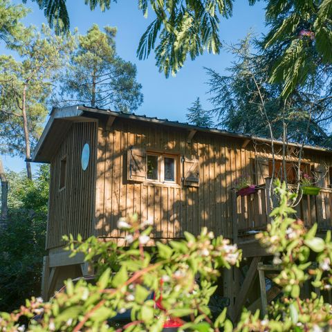 AUßERGEWÖHNLICHE UNTERKUNFT 3 Personen - La Cabane du Voyage - Pfahlhütte 1 Zimmer - 24m² + Terrasse 16m²