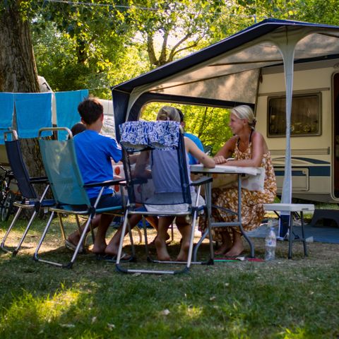 STAANPLAATS - Natuurpakket (1 tent, caravan of camper / 1 auto)