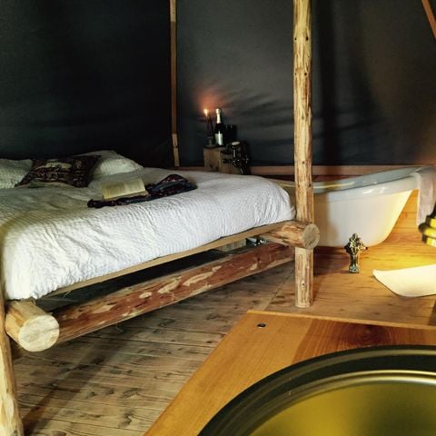 AUßERGEWÖHNLICHE UNTERKUNFT 2 Personen - Lodge Venezia - 18m² - Barock, romantisch mit einer altmodischen Badewanne und Frühstück inbegriffen.
