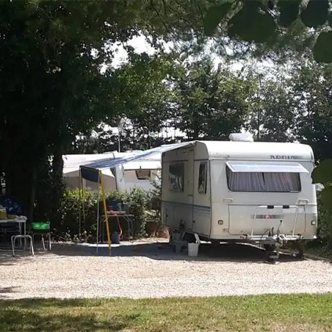 EMPLACEMENT - forfait 2 personnes standard - électricité en option payante