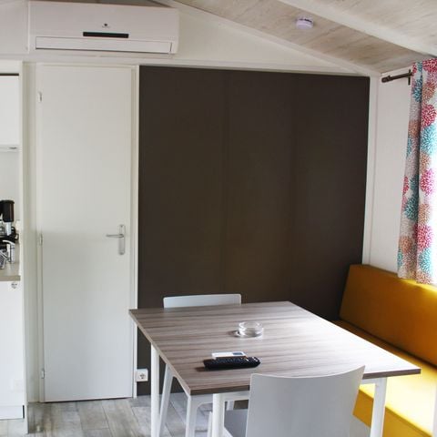 Stacaravan 6 personen - S2300 - AIRCONDITIONING - BEDDENGOED - EINDSCHOONMAAK