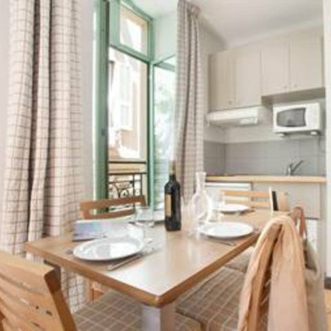 APARTMENT 4 people - (max. 2 adults) Nice