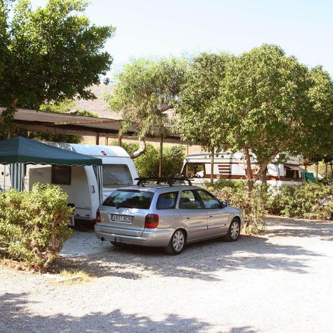 EMPLACEMENT - caravane et voiture