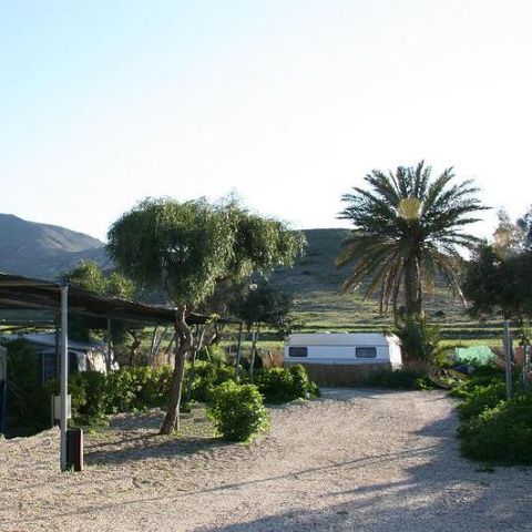 EMPLACEMENT - caravane et voiture