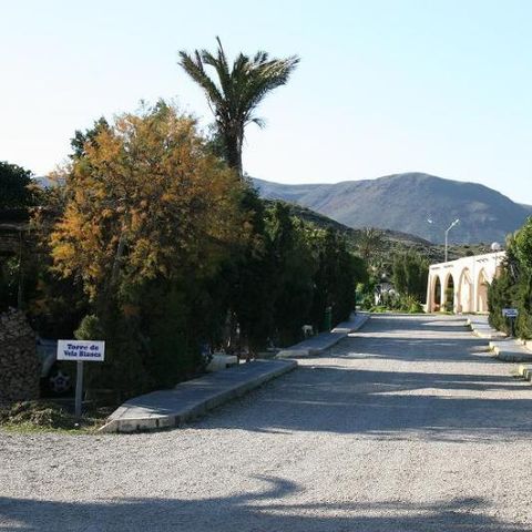 EMPLACEMENT - caravane et voiture