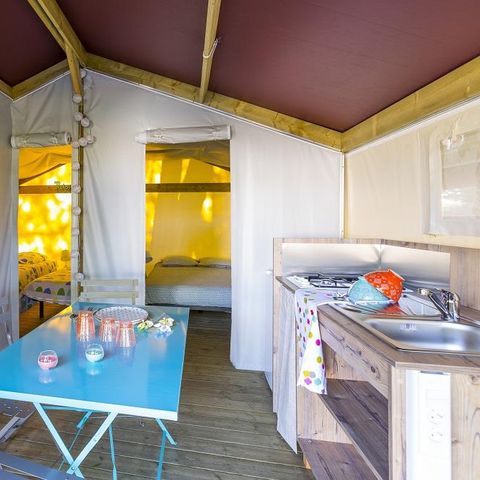 Safaritent 4 personen - Freeflower Confort 28m² ( 2 kamers) + overdekt terras 8m²- zonder sanitair en zonder badkamer 4 pers.