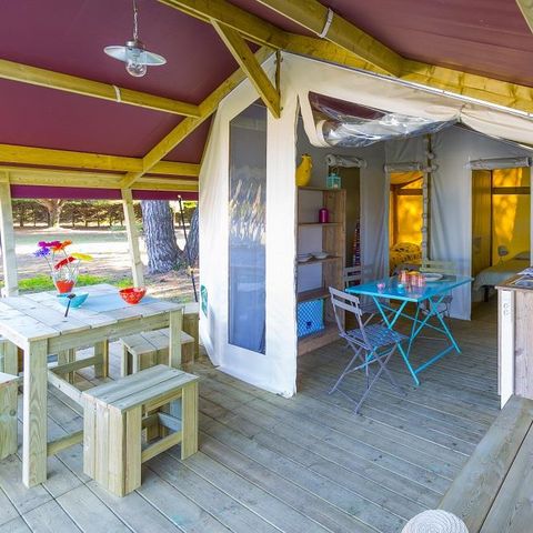 CANVAS AND WOOD TENT 4 people - Freeflower Confort 28m² ( 2 bedrooms) + covered terrace 8m²- without sanitary facilities and without bathroom 4 pers.