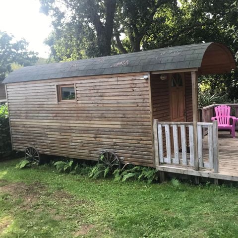 HÉBERGEMENT INSOLITE 2 personnes - Roulotte 11 m² - 1 chambre + terrasse 7 m² (Animaux interdits)