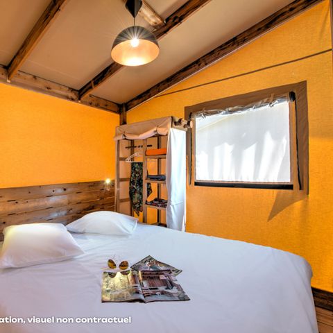 CANVAS AND WOOD TENT 5 people - 35m² Cotton Toilé cabin (2 bedrooms) + TV + Semi-covered terrace