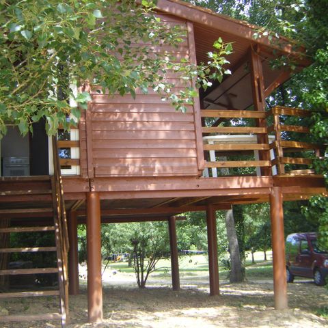 CHALET 4 people - on stilts at 2m height 2/4 places 30m².