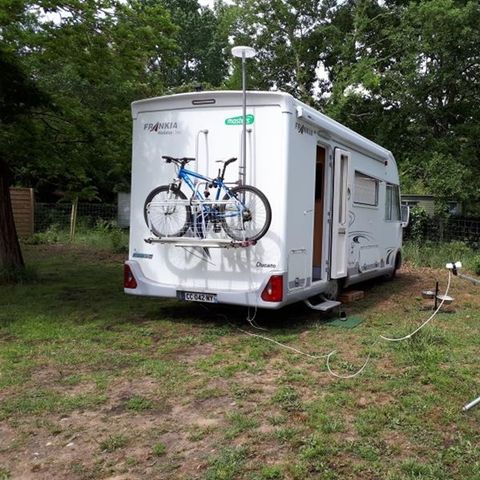 EMPLACEMENT - Emplacement Voiture + Caravane - tente - camping-car