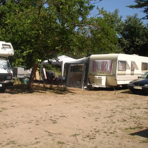 EMPLACEMENT - Emplacement Voiture + Caravane - tente - camping-car
