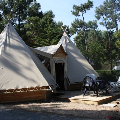 HÉBERGEMENT INSOLITE 6 personnes - Tipi meublé 3 chambres - avec sanitaires