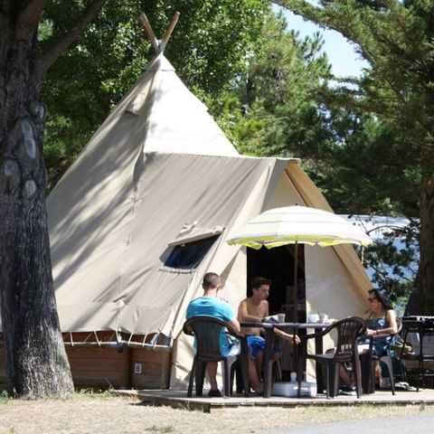 HÉBERGEMENT INSOLITE 4 personnes - Tipi meublé 2  chambres - sans sanitaires