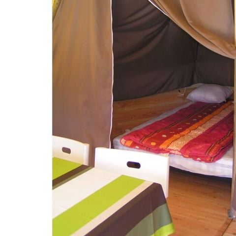 HÉBERGEMENT INSOLITE 4 personnes - Tipi meublé 2  chambres - sans sanitaires