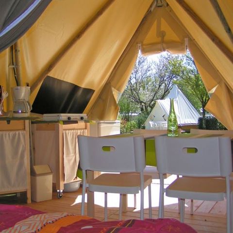 HÉBERGEMENT INSOLITE 4 personnes - Tipi meublé 2  chambres - sans sanitaires