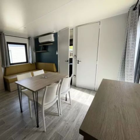 MOBILHOME 4 personnes - Premium 3 Pièces 4 Personnes Climatisé + TV + Jacuzzi