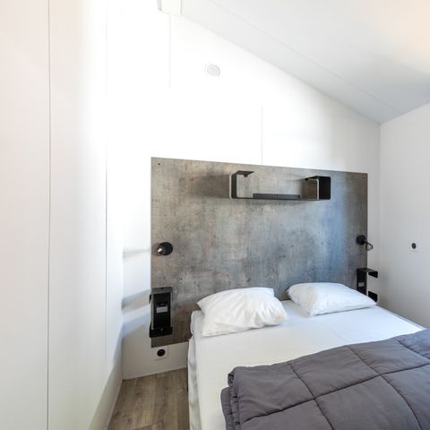 STACARAVAN 4 personen - MALAGA BOIS 27m² - 2 kamers - 4 slaapplaatsen, halfoverdekt houten terras