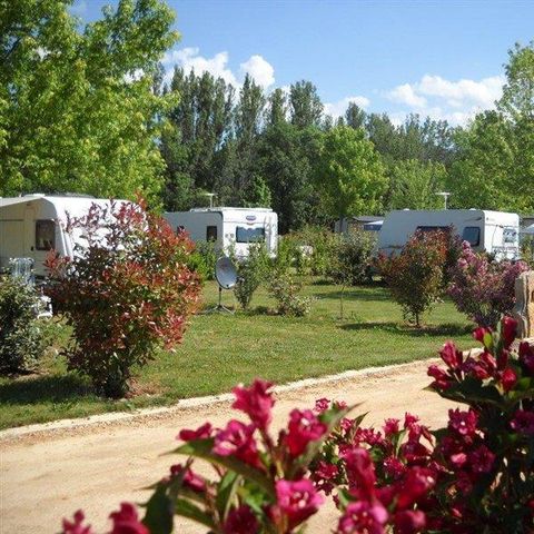 PIAZZOLA - Pacchetto natura (1 tenda, roulotte o camper / 1 auto)