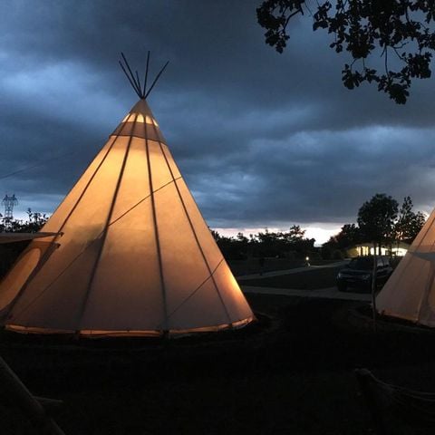 HÉBERGEMENT INSOLITE 10 personnes - Lakota Camp