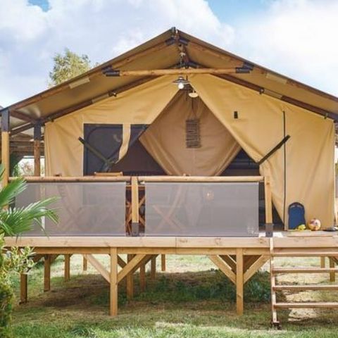 CANVAS AND WOOD TENT 4 people - Lodge on stilts Comfort+ 30m² (without sanitary facilities)