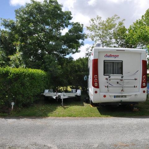 EMPLACEMENT - Forfait Confort électricité 6A (1 tente, caravane ou camping-car / 1 voiture)