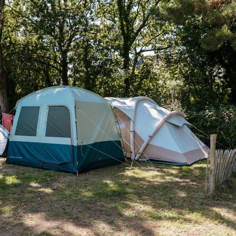 PIAZZOLA - Pacchetto comfort: tenda, roulotte o camper / 1 auto / elettricità 10A 2 pers.