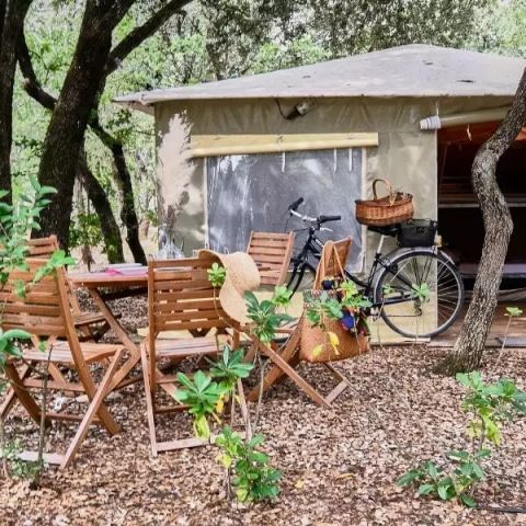 BungalowTent 5 personen - 3 kamers 5 personen zonder sanitair