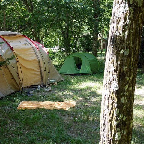 PARZELLE - 90m² +Sanitärkabine, Kühlschrank und Plancha