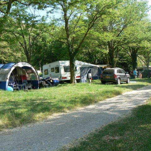 PIAZZOLA - Classic 100m² (2 persone, 1 tenda, roulotte o camper / 1 auto) +10A elettricità