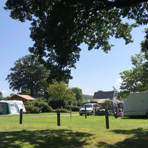 PIAZZOLA - Tenda / camper / roulotte e 1 veicolo con elettricità