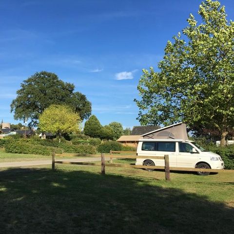 PIAZZOLA - Tenda / camper / roulotte e 1 veicolo senza elettricità