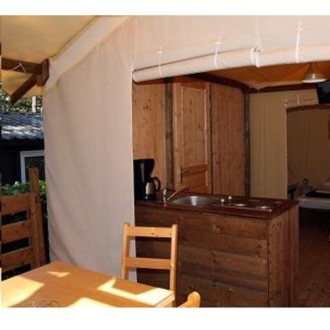 TENTE TOILE ET BOIS 4 personnes - Cabane Lodge Standard 20m² 2 chambres + serviettes et draps + terrasse couverte + TV