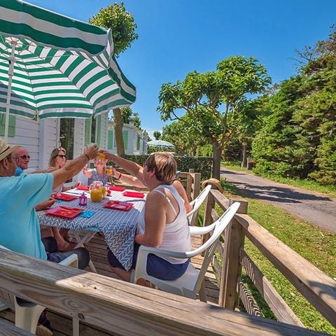 Mobilheim 4 Personen - 2 Schlafzimmer halboffene Terrasse TV ohne Klimaanlage