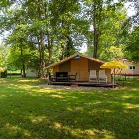 CANVAS AND WOOD TENT 5 people - ST EMILION, without sanitary facilities