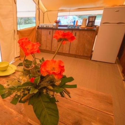 CANVAS AND WOOD TENT 5 people - ST EMILION, without sanitary facilities