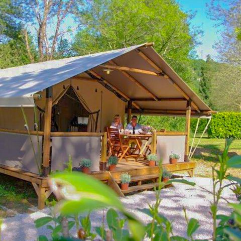 TIENDA DE LONA Y MADERA 5 personas - Albergue de Gourdon (sin instalaciones sanitarias)