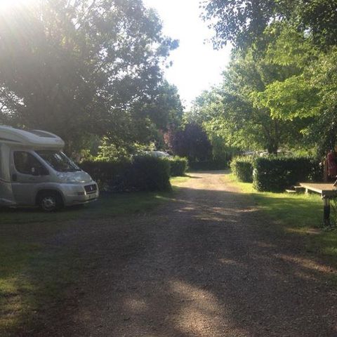 STAANPLAATS - Camping met of zonder voertuig (80 tot 100m²)