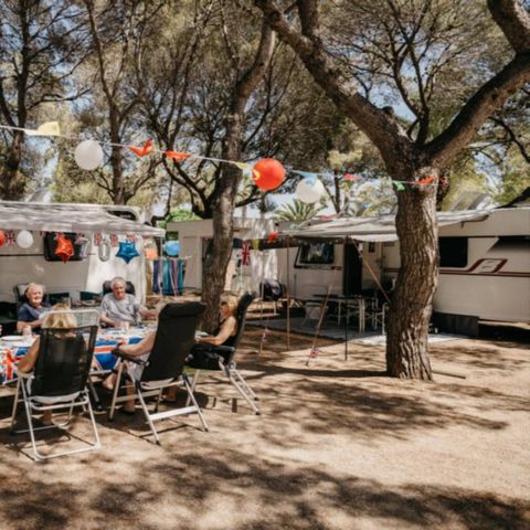 PIAZZOLA - Medium Standard (auto >90m² + tenda o roulotte o camper + elettricità 10A + acqua)