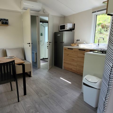 STACARAVAN 4 personen - Comfort 2 kamers - 30m² - Airco + TV - Keukengerei - Keukengerei - Keukengerei - Keukengerei - Keukengerei.