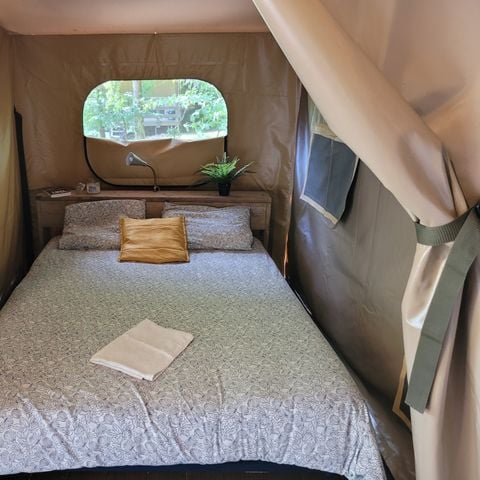 TENDA IN TELA E LEGNO 4 persone - Insolite Premium - Tenda Bali con 2 camere da letto e servizi igienici.